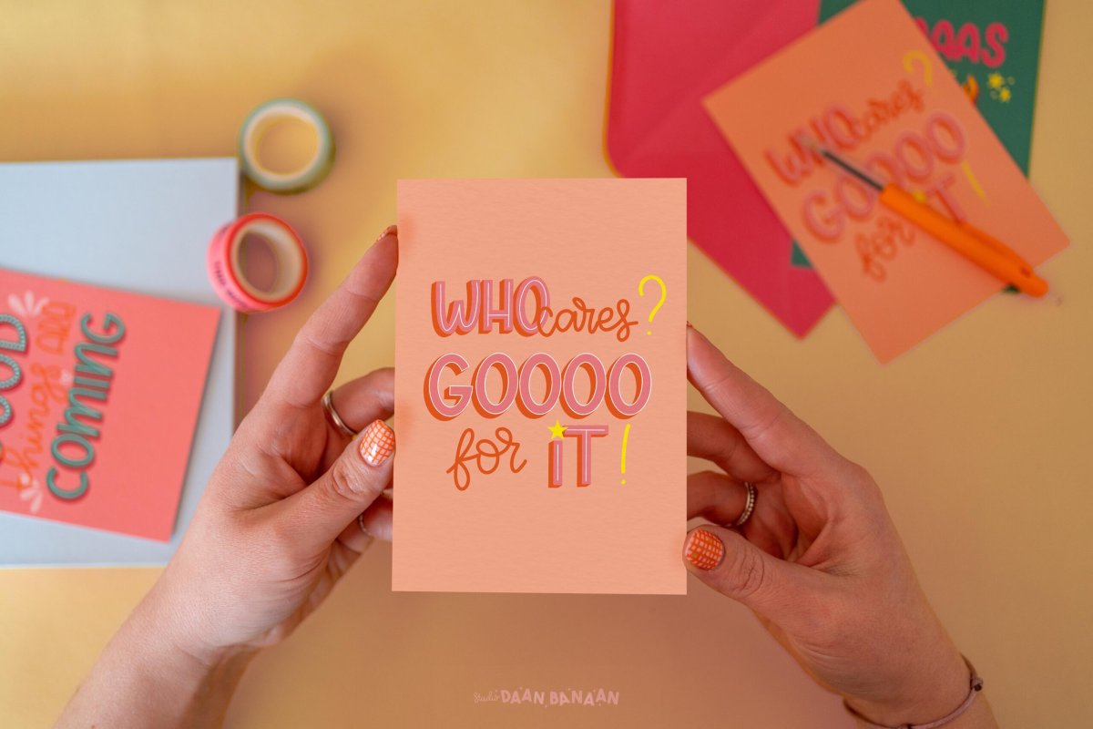 Studio Daan Banaan , kaart A6 `Who cares goooo for it! ` - Afbeelding 3